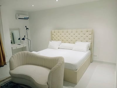 self contain/ one bed apt - Image 2